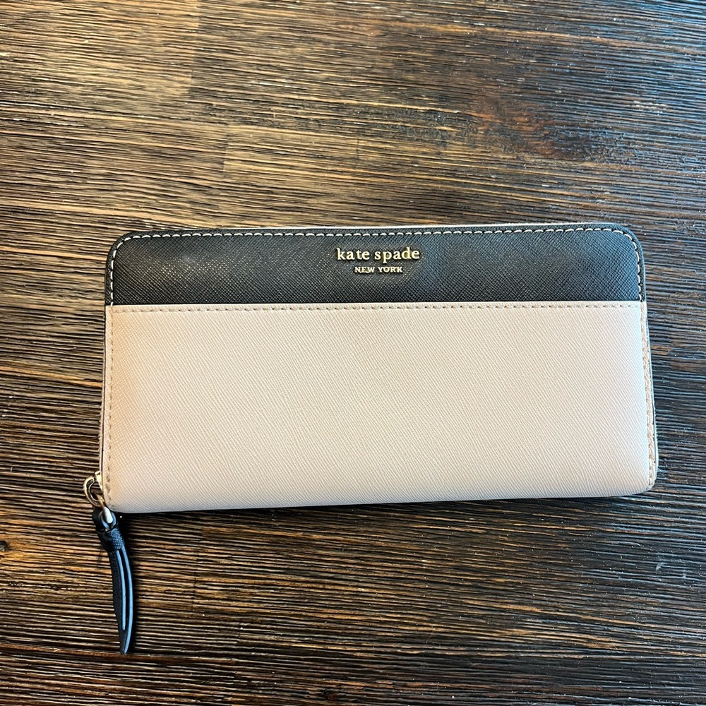 Kate Spade Black and Cream Zip Wallet